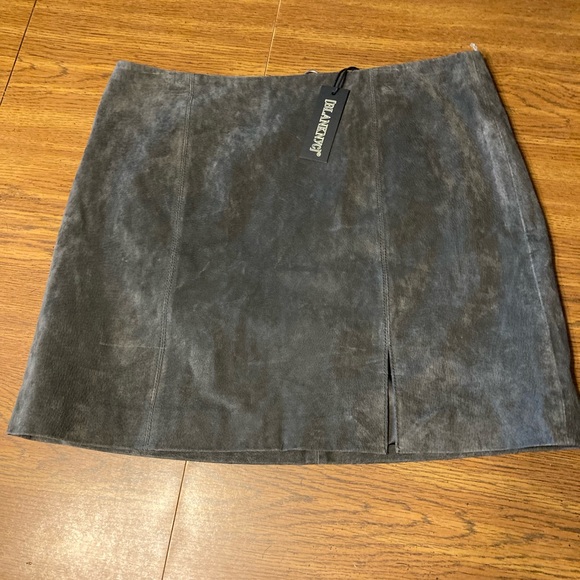 Blank NYC Suede Skirt. - Picture 3 of 11